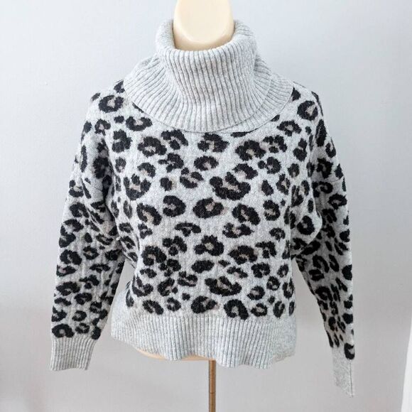 Jessica Simpson Turtleneck Leopard Print Gray Sweater - Picture 4 of 5